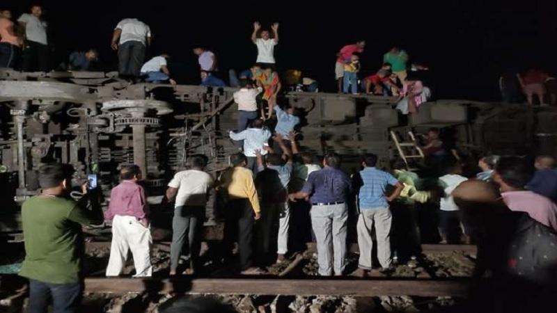 ओडिशा रेल हादसे की आंखोंदेखीः दिल दहलाने वाला धमाका, हर तरफ कटी-दबी लाशों का ढेर...