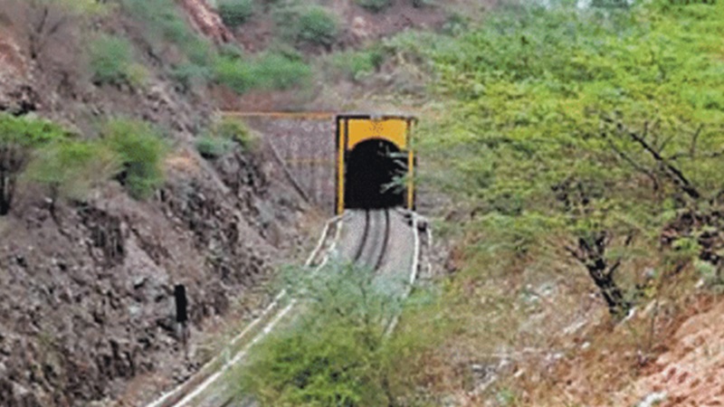 राजस्थान में तैयार दो किलोमीटर लंबी रेल सुरंग... 120 किमी प्रति घंटे की रफ्तार से दौड़ा इंजन