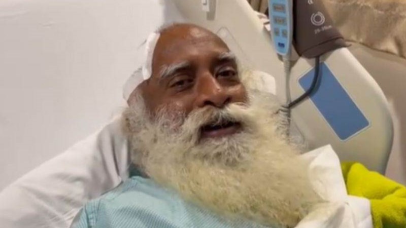 दिल्ली के अपोलो हॉस्पिटल में सद्गुरु जग्गी वासुदेव की हुई इमरजेंसी ब्रेन सर्जरी
