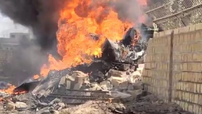 स्वदेशी लड़ाकू विमान 'तेजस' राजस्थान में दुर्घटनाग्रस्त; पायलट सुरक्षित